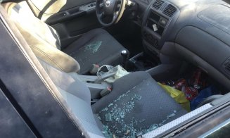 Maşină ABANDONATĂ de un an lângă pădurea Lombului din Cluj / "Poate cineva o caută..."