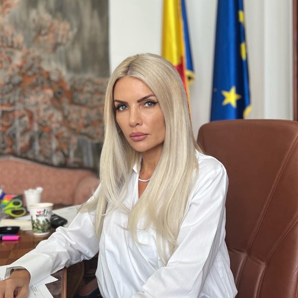 Cu ce avere se laudă Laura Vicol. Ceasuri, genți și bijuterii de sute de mii de euro