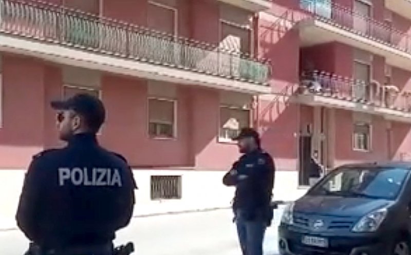 Descoperire terifiantă: Cadavrul unei femei a fost ținut 2 ani în casă de fiul ei