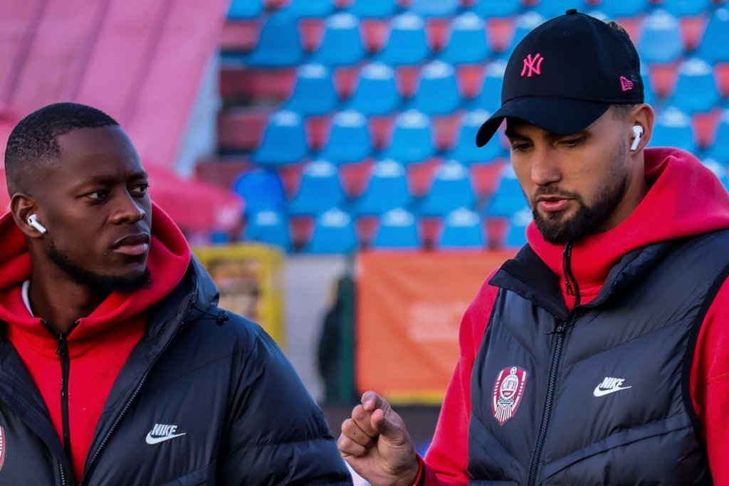 Lovitură pentru Dan Petrescu. CFR Cluj vinde un jucător important unei rivale din Superligă