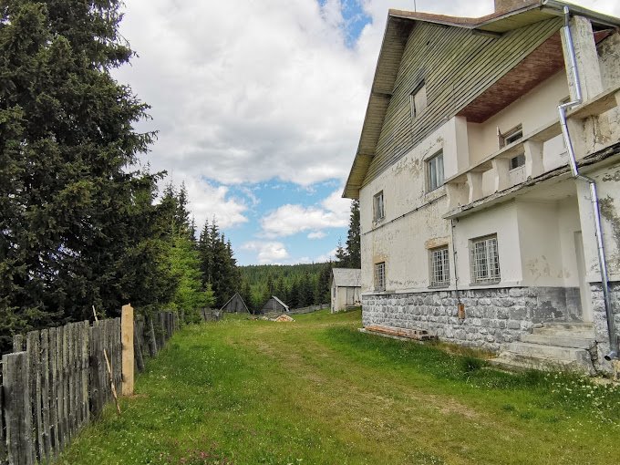 O fostă perlă a taberelor clujene renaște! Cabana Blăjoaia va fi modernizată cu 13,2 milioane de lei, prin PNRR