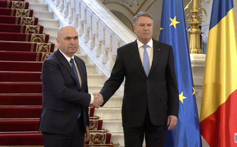 Klaus Iohannis, către Ilie Bolojan, la predarea mandatului: „Să aveţi grijă de România!”