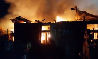 INCENDIU noaptea trecută în judeţul Cluj / Mai multe butelii evacuate / 7 ore au luptat pompierii cu focul
