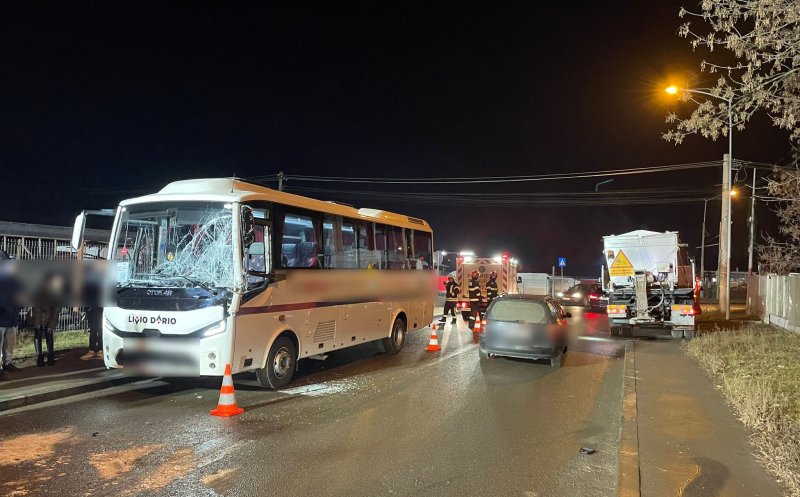 ACCIDENT în Cluj-Napoca: 14 persoane găsite la locul impactului dintre un autocar și o autoutilitară