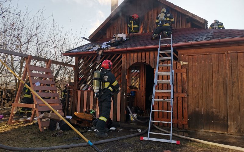 Incendiu la o casă din Cluj-Napoca. Pompierii intervin de urgență