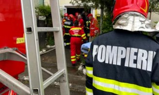 Cluj: Incendiu într-un apartament. Un bărbat a fost transportat de urgență la spital
