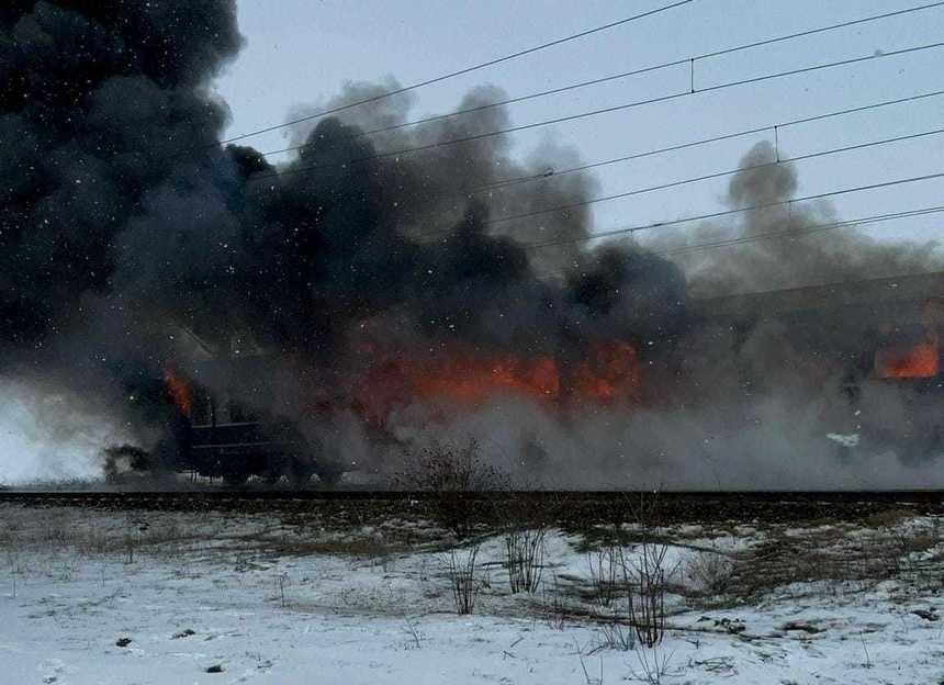 Planul Roșu de Intervenție, activat după ce un vagon de tren cu 70 de călători a fost cuprins de flăcări