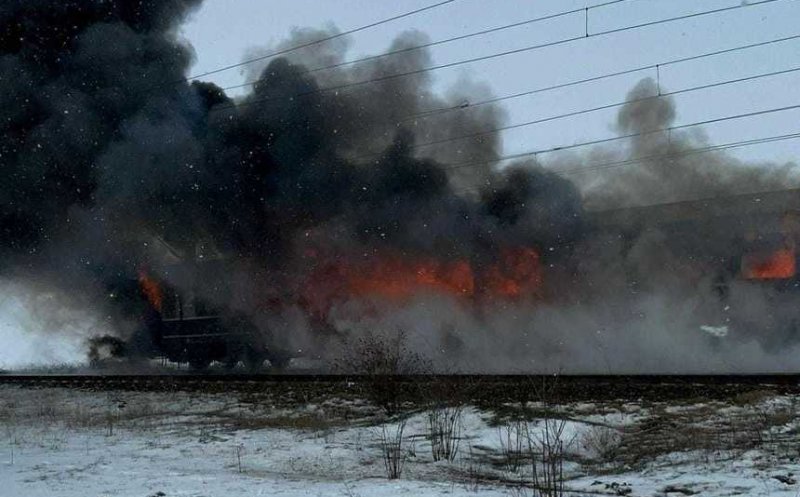 Planul Roșu de Intervenție, activat după ce un vagon de tren cu 70 de călători a fost cuprins de flăcări