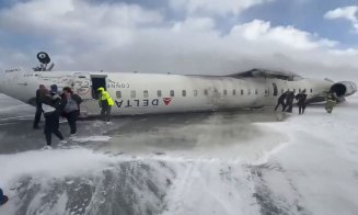 ACCIDENT aviatic bizar: Un avion cu 80 de pasageri la bord a ajuns cu roțile în sus pe pistă