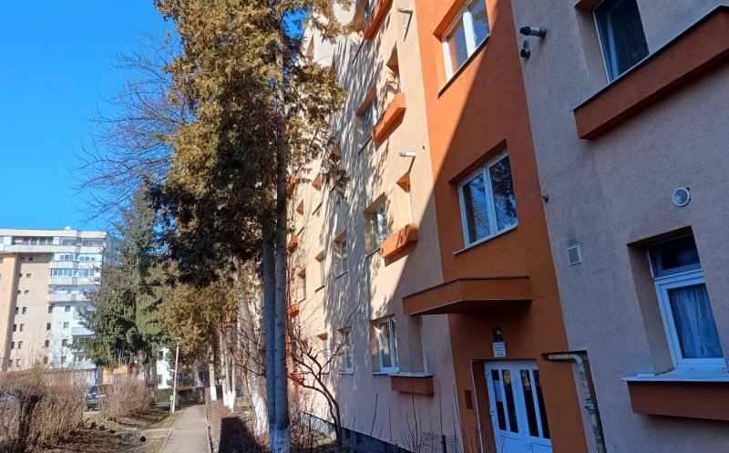 Dovada că şi în blocurile vechi din Cluj-Napoca se aude totul prin pereţi