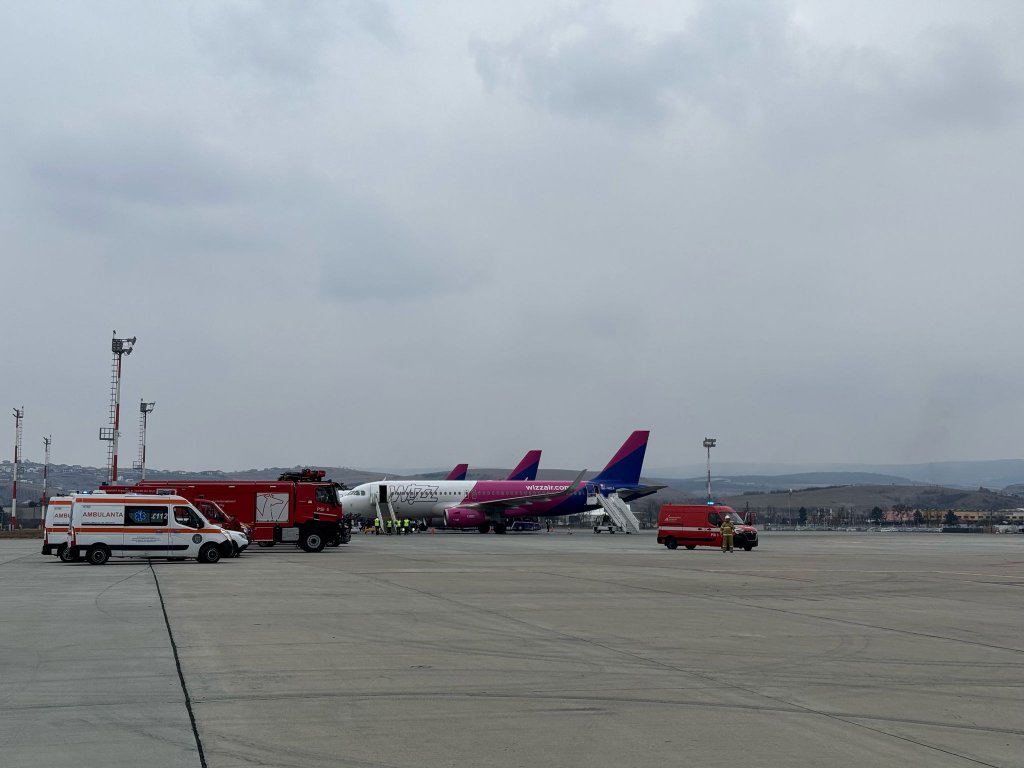 Plan ROȘU de intervenție ISU la Aeroportul Cluj. Un avion cu defecțiune. Au intervenit 4 autospeciale