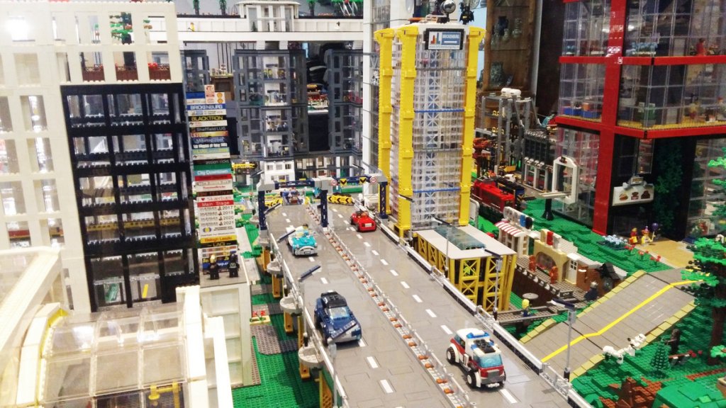 O navă de croazieră și un safari inedit, realizate din mii de cărămizi LEGO®, plus ateliere pentru copii, în acest weekend la Iulius Mall Cluj