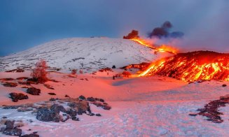 Turism „sălbatic” pe Etna în ultimele zile este / Se schiază chiar lângă lava vulcanului activ