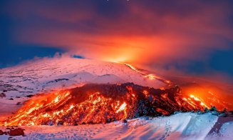 Turism „sălbatic” pe Etna în ultimele zile este / Se schiază chiar lângă lava vulcanului activ