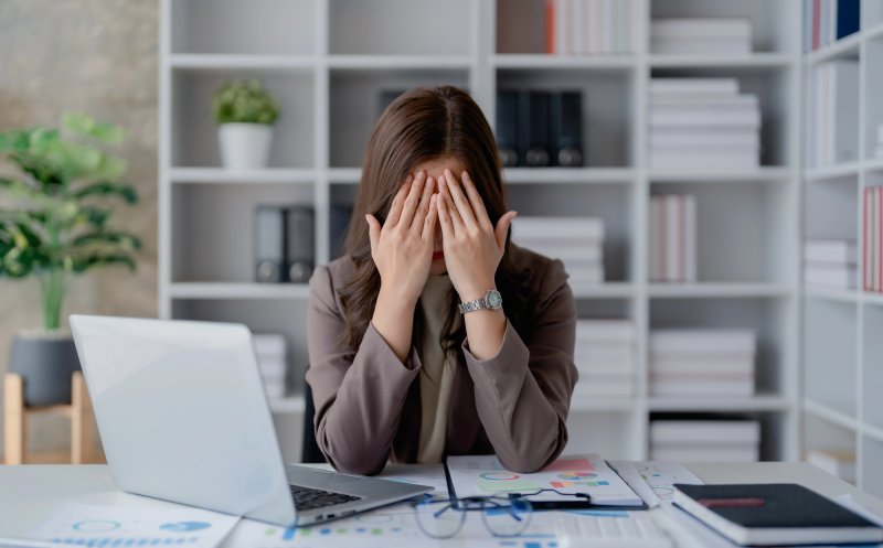 Companie de IT din Cluj, obligată să plătească despăgubiri de mii de euro unei angajate care a intrat în burnout