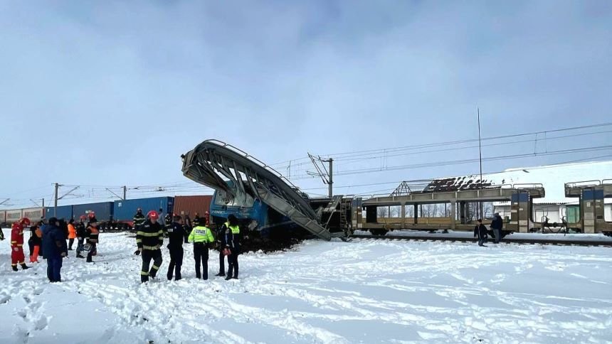 Accident feroviar grav între două marfare. O persoană a decedat