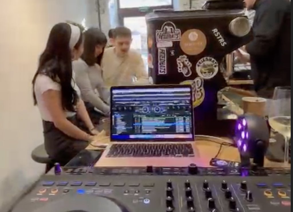 Party de dimineață la Cluj, un nou concept de petrecere cu DJ, cafea, prosecco și focaccia