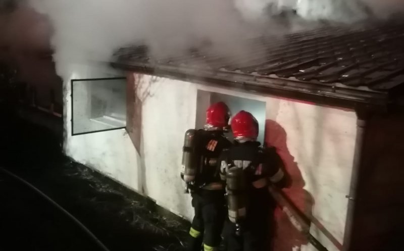 INCENDIU în Cluj-Napoca: Și-au distrus casa cu mâncarea uitată pe foc / Butelii de gaz evacuate