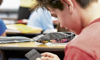 Daniel David: Nu susțin interzicerea totală a telefoanelor în școală, dar trebuie controlată riguros utilizarea acestora în clasă