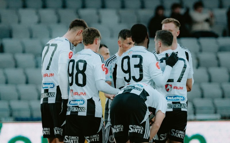 Play-off-ul, un examen pentru jucătorii Universității Cluj. Sabău: "Vreau să văd că nu se mulțumesc cu puțin"
