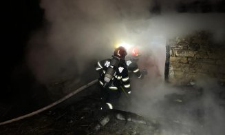 INCENDIU la o casă pe 150 mp / Viciul l-a costat scump pe un clujean. Şi-a distrus casa cu o ţigară
