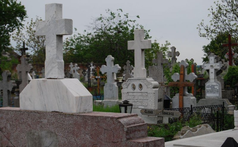 La căutare de comori în criptă: Un tânăr a furat sicriul unei femei decedate de 15 ani, crezând că va găsi obiecte de valoare