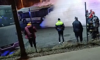 Autobuz electric, în flăcări în stația CTP Grigorescu. Pompierii au fost alertați de trecători