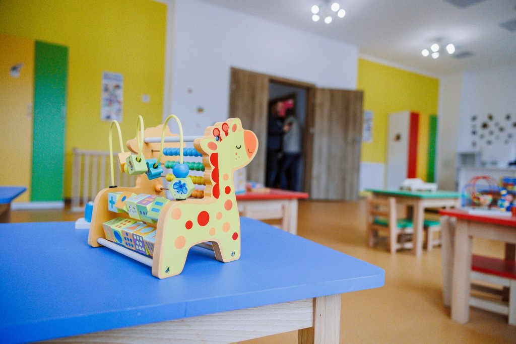 Ministrul Cseke Attila: În judeţul Cluj construim zece noi creşe, cu 560 de locuri