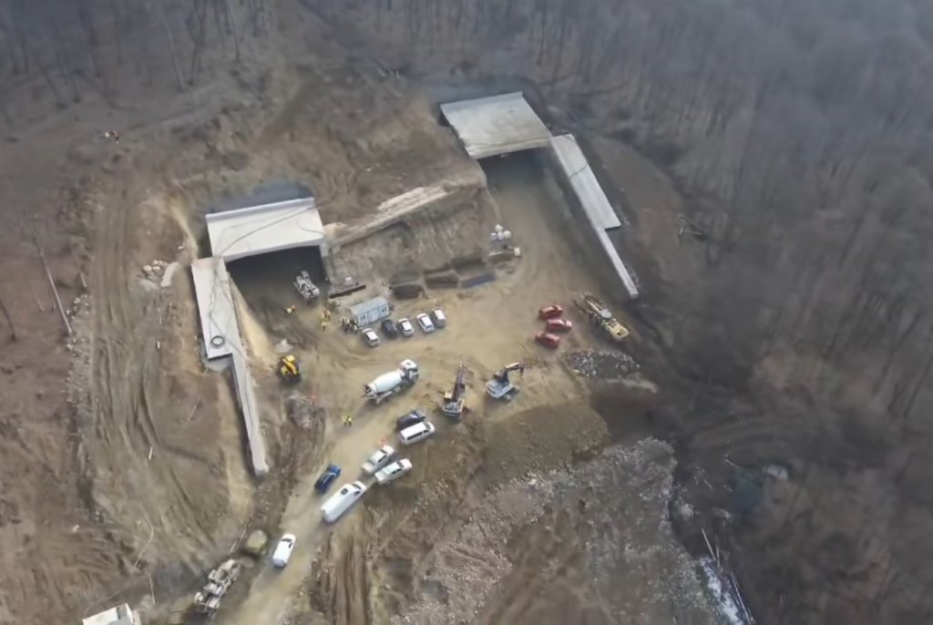 UMB și bosniacii, muncă la foc continuu pe un șantier de autostradă. Directorul CNAIR: "Se lucrează 24 din 24 de ore, 7 zile pe săptămână"