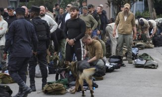 MApN vrea să afle câți militari români și-au luat concedii pentru a lupta ca mercenari / Ministrul Apărării nu știe dacă aceștia vor fi dați afară