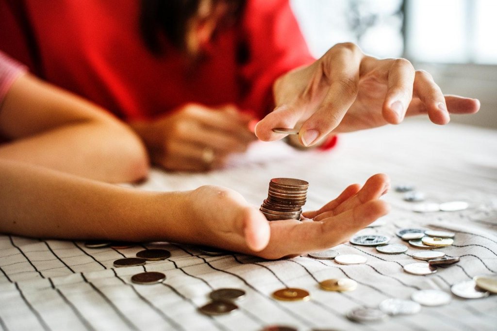 Scumpiri anunțate peste tot. Unde cresc prețurile cu până la 35%