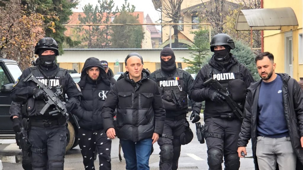 Horațiu Potra, fiul și fratele lui au primit mandate de arestare în lipsă. 16 membri ai grupării de mercenari au fost arestați preventiv
