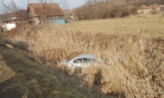 ACCIDENT cu trei mașini în Sânpaul. Descarcerarea, la fața locului/ Doi bărbați, transportați la spital