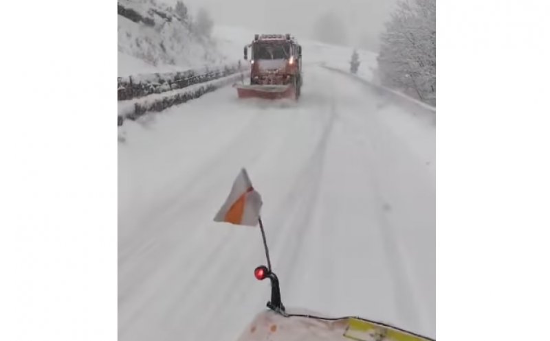 Iarna nu se lasă încă dusă! La munte ninge ca-n povești
