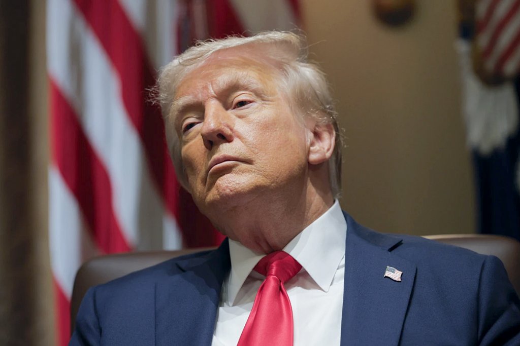 Donald Trump a ordonat suspendarea ajutorului militar pentru Ucraina / Vor fi oprite inclusiv armele aflate în tranzit