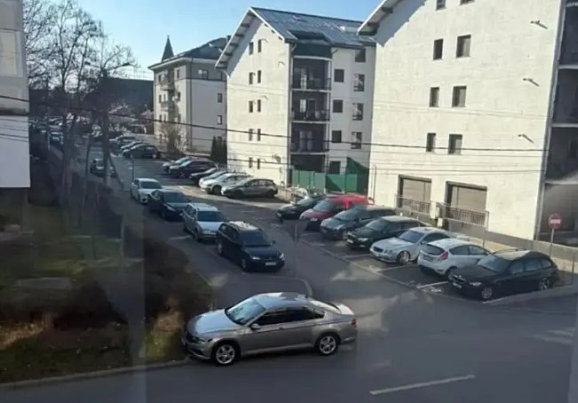 Bărbat găsit MORT la volanul unei mașini în cartierul Între Lacuri din Cluj-Napoca