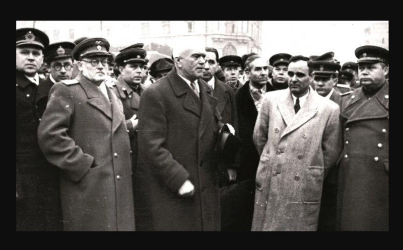 6 martie 1945: Stalin începe sovietizarea României, iar comuniștii pun mâna pe putere. A urmat predarea oficială a administrației Transilvaniei