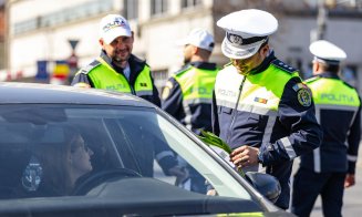Clujencele au primit, de 8 Martie, flori de la polițiști