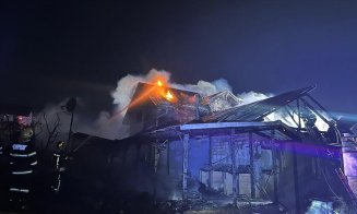 Incendiu de casă în Apahida. Focul a fost stins după aproximativ 4 ore