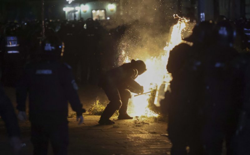 “Patrioţii” lui Georgescu: Violență, haos, distrugeri și agresiune în stradă, după decizia BEC / Dosar de cercetare penală