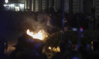 “Patrioţii” lui Georgescu: Violență, haos, distrugeri și agresiune în stradă, după decizia BEC / Dosar de cercetare penală