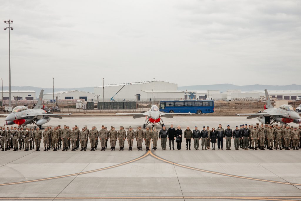 Desfășurare impresionantă de forțe la Baza Aeriană de la Câmpia Turzii. A fost prezent și minstrul Apărării