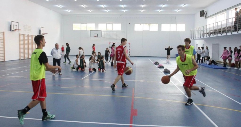 Mai multe ore de sport în școli! Deputatul Lăpușan: „Mulți elevi sunt scutiți medical fără un motiv real”