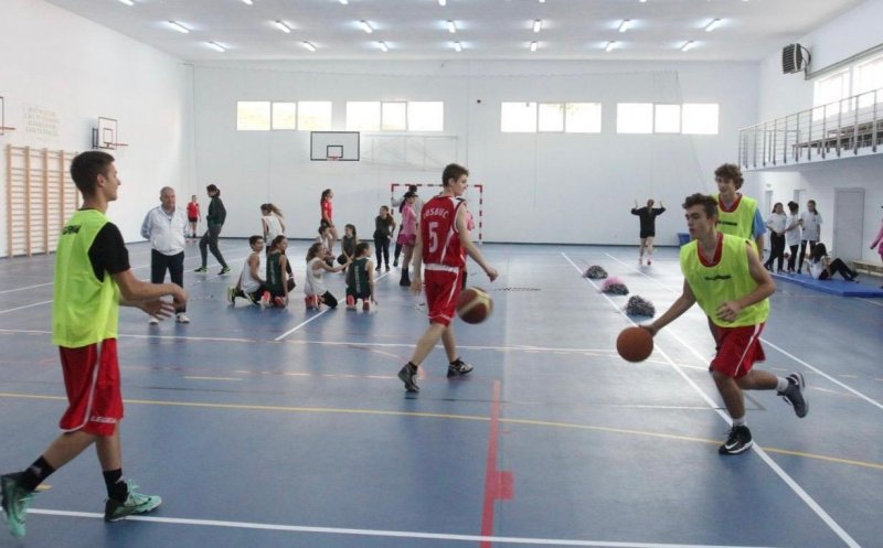 Mai multe ore de sport în școli! Deputatul Lăpușan: „Mulți elevi sunt scutiți medical fără un motiv real”