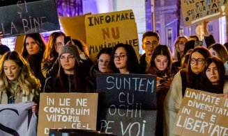 Studenții din Cluj ies în stradă pentru Europa: "E timpul să ne ridicăm vocea!"