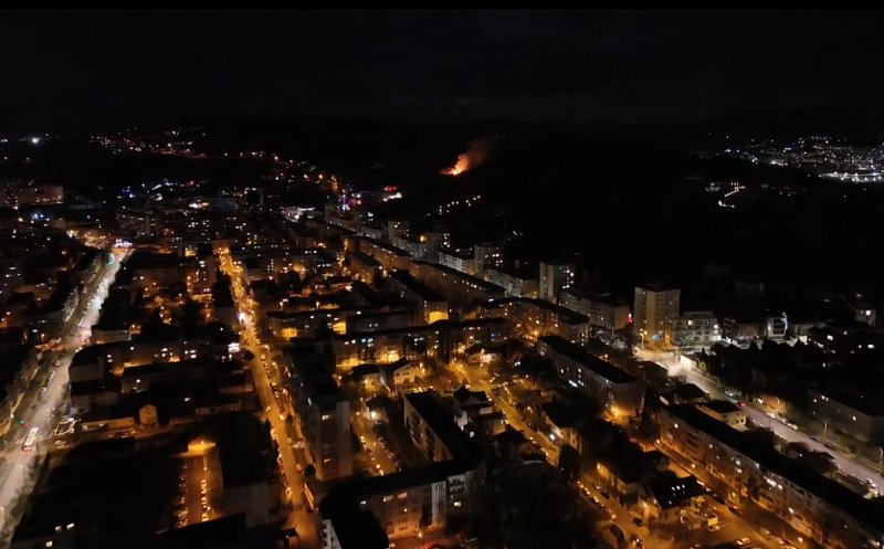INCENDIU în Cluj-Napoca la o cabană de pe strada Uliului, într-o zonă greu accesibilă pompierilor