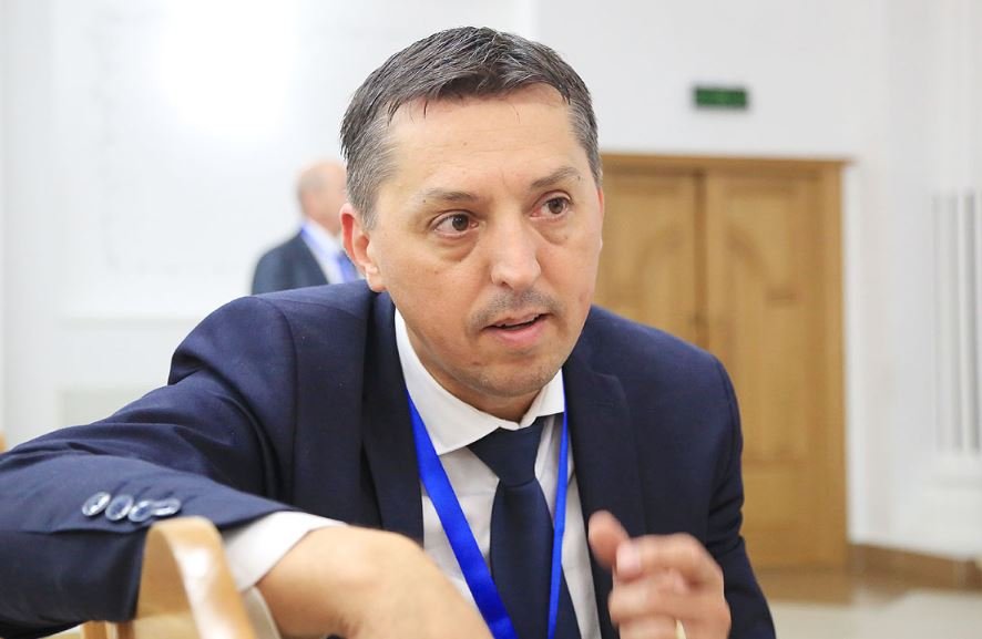 Fără bani strânși în școli pentru cadouri! Daniel David: "Suntem clar împotriva practicii"
