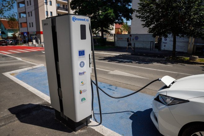 Mașini electrice încărcate în doar 5 minute. Ce autonomie oferă sistemul prezentat de un producător auto