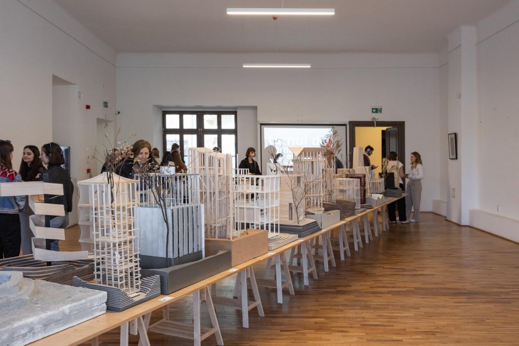 Vernisajul expoziției Turnul de semnalizare. Refugiu pe traseul Limesului Dacic organizat de Facultatea de Arhitectură și Urbanism (UTCN)