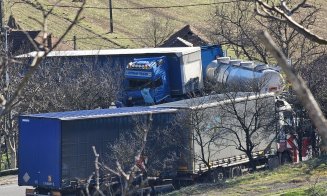 Accident între două camioane și o autocisternă, în Cluj. Un bărbat a fost rănit / Trafic blocat